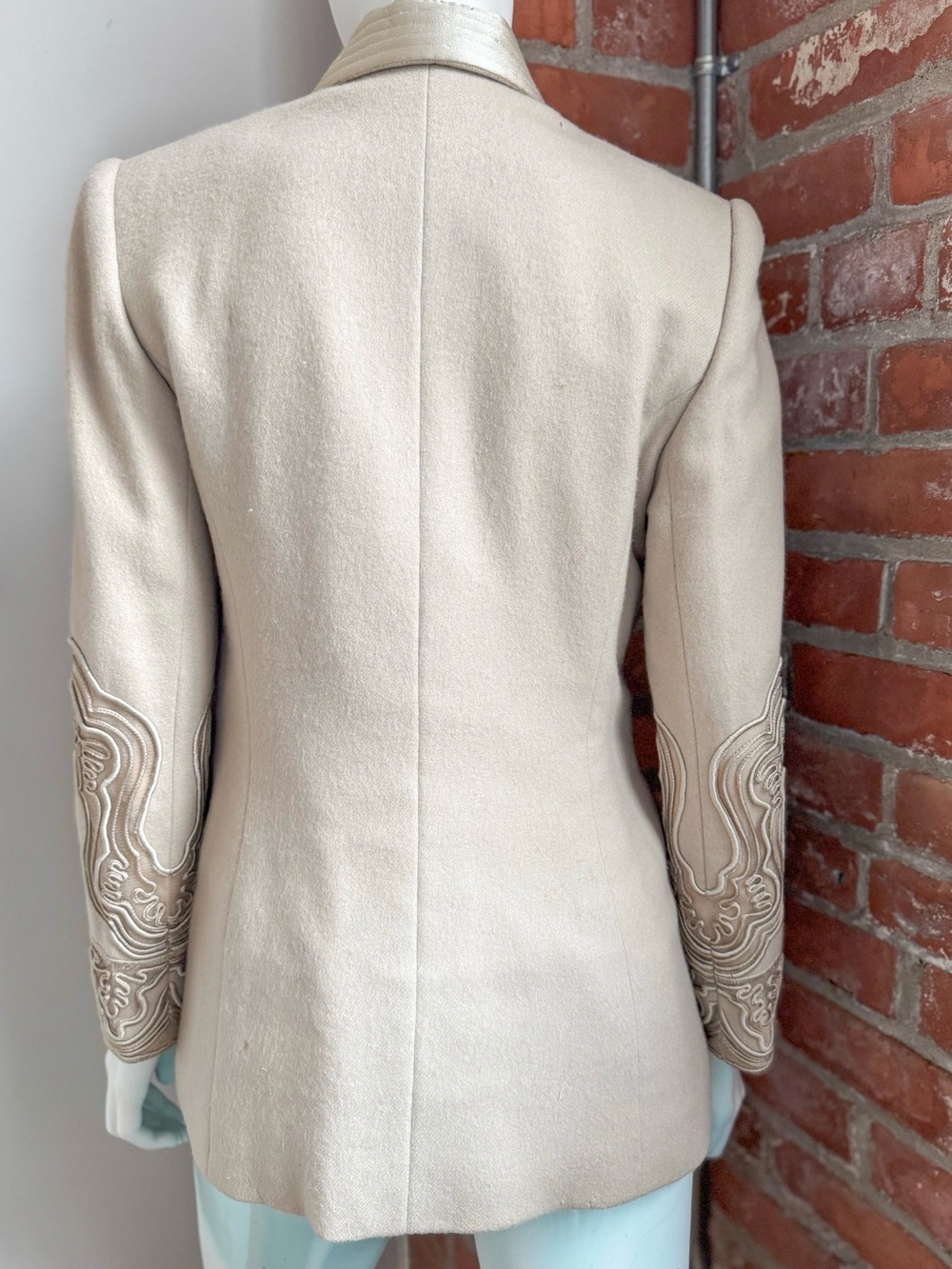 Vintage Valentino Haute Couture Ivory Embroidered Double-Breasted Jacket - Picture 7 of 11